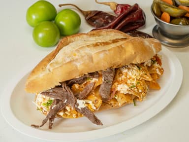 La Original Torta de Chilaquiles con Cecina