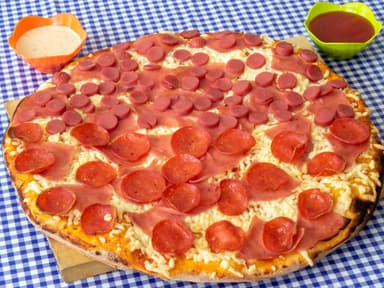 Pizza Grande: Jamón,Chorizo\Jamón, Salchicha
