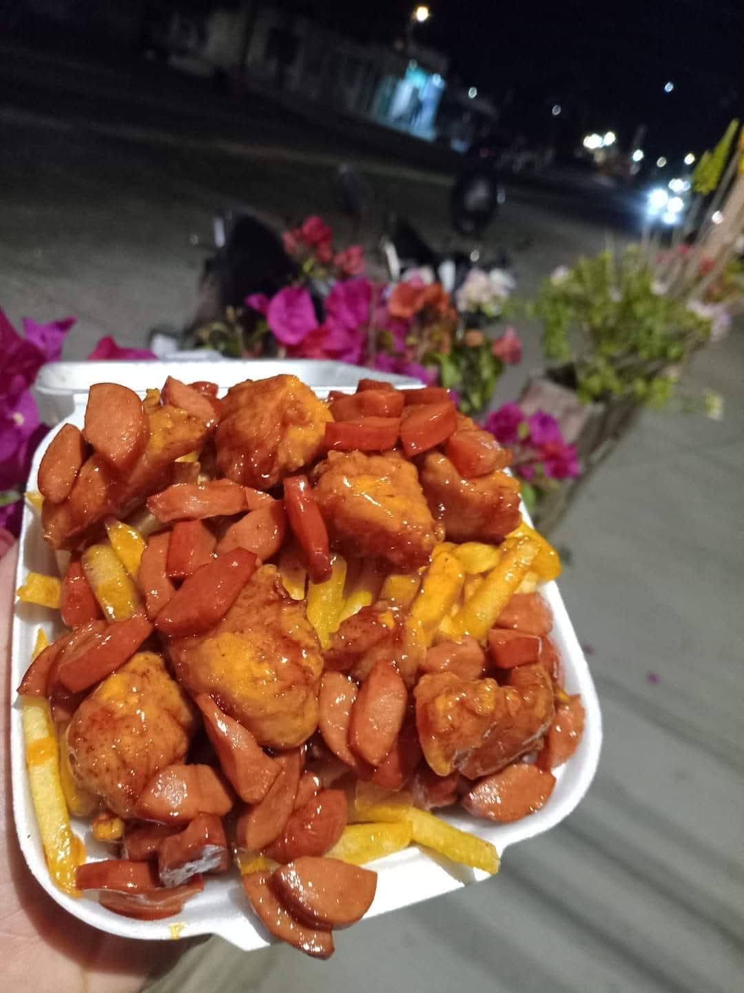 SALCHIPAPAS ESPECIALES