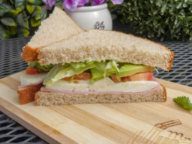 SANDWICH + JUGO NARANJA