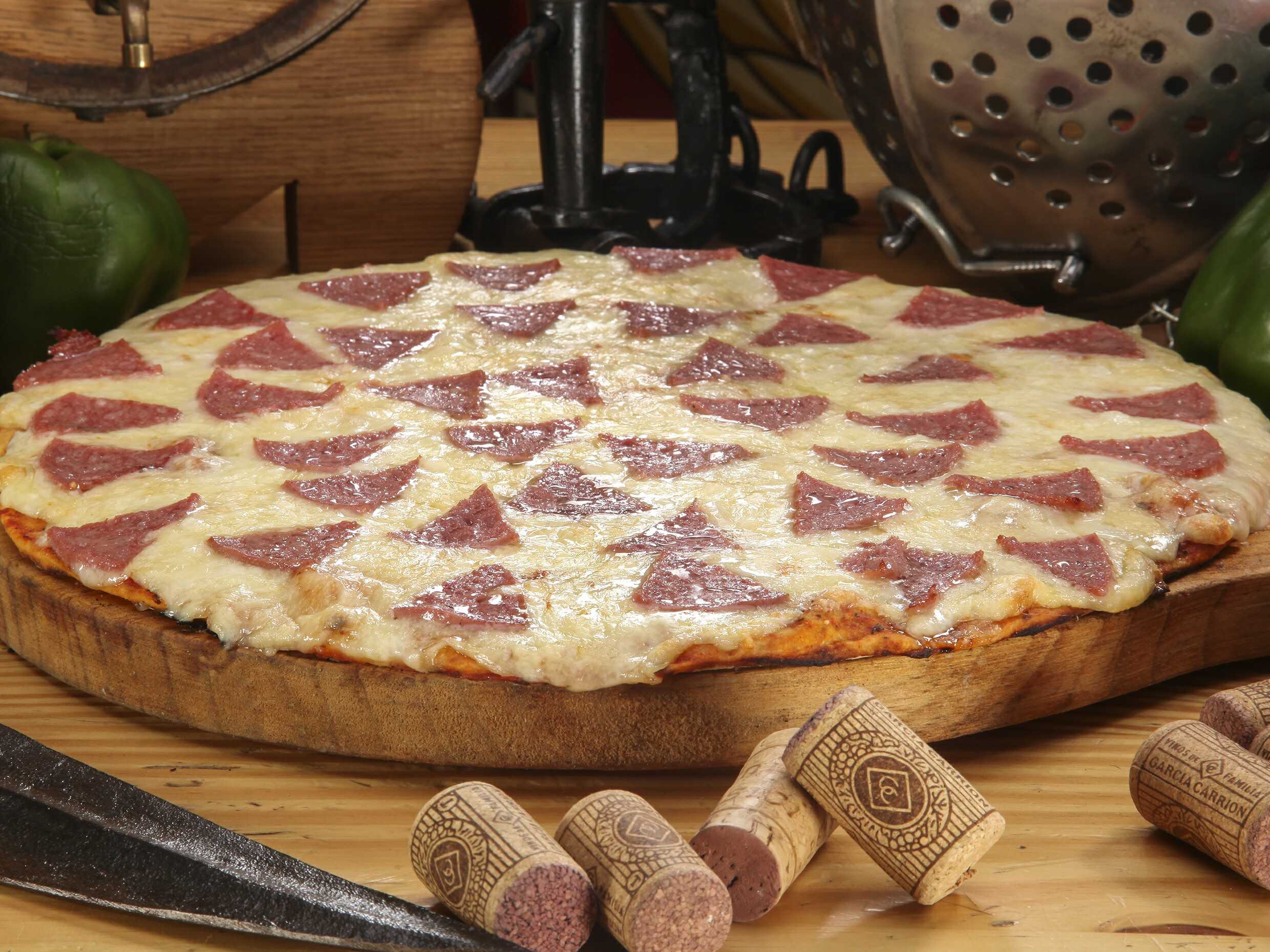 Pizza Salami Mediana