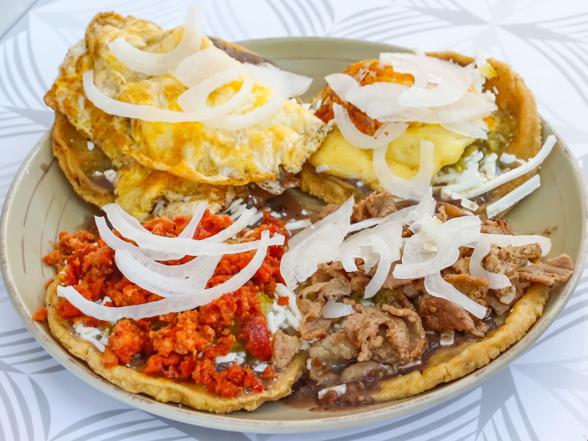 Sopes de Bistec