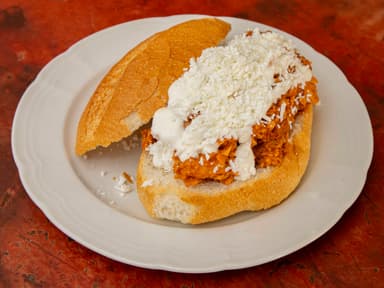 Torta de Chilaquiles Sencilla