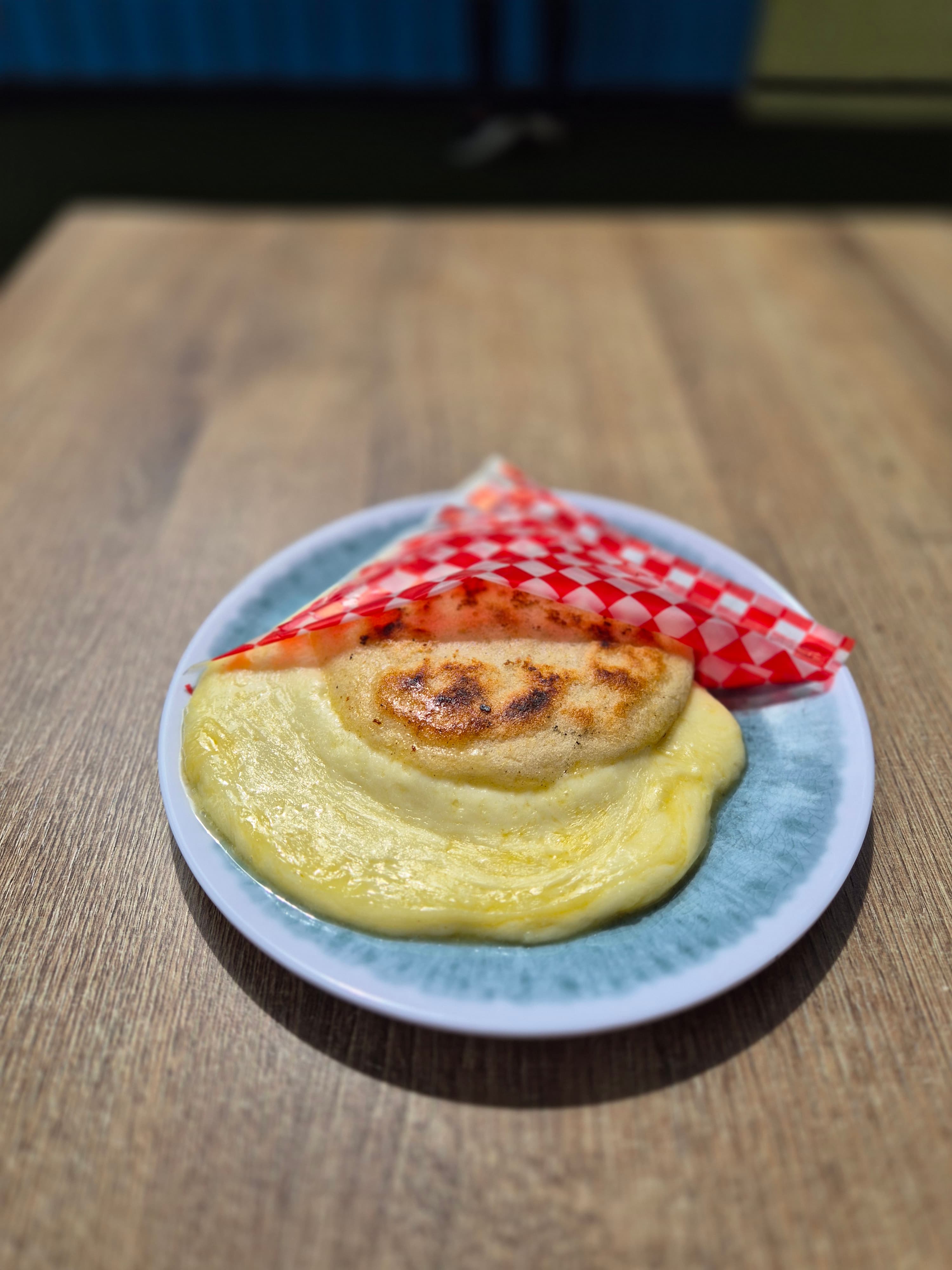 2x1 Arepa Quesuda
