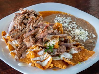 Chilaquiles con Arrachera