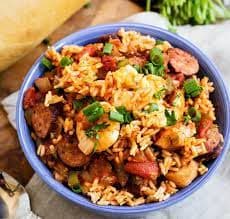 Arroz con Pollo, Camarones y Vegetales en Salsa