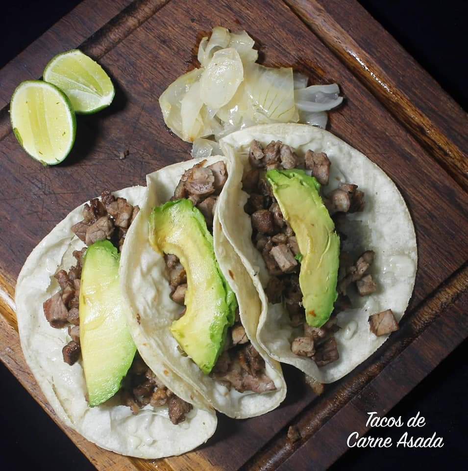 Taco de carne asada con queso y aguacate (1pieza)