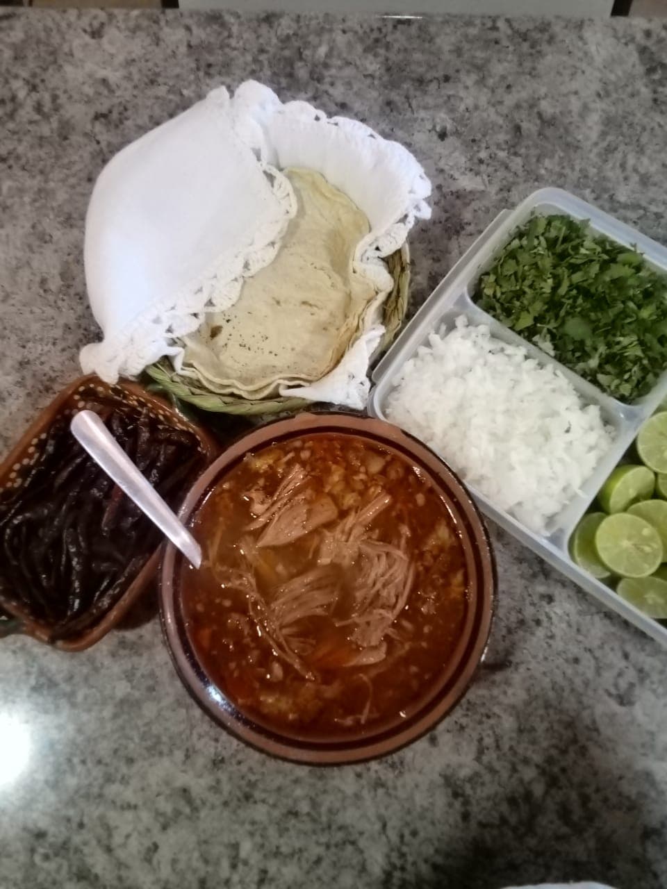 Birria media orden Y Una Quesadilla Sencilla