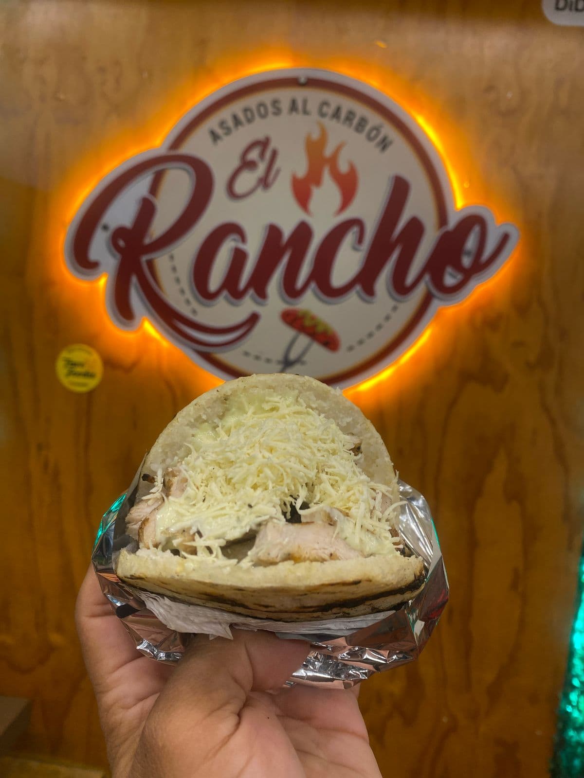 Arepa Rellena de Pollo