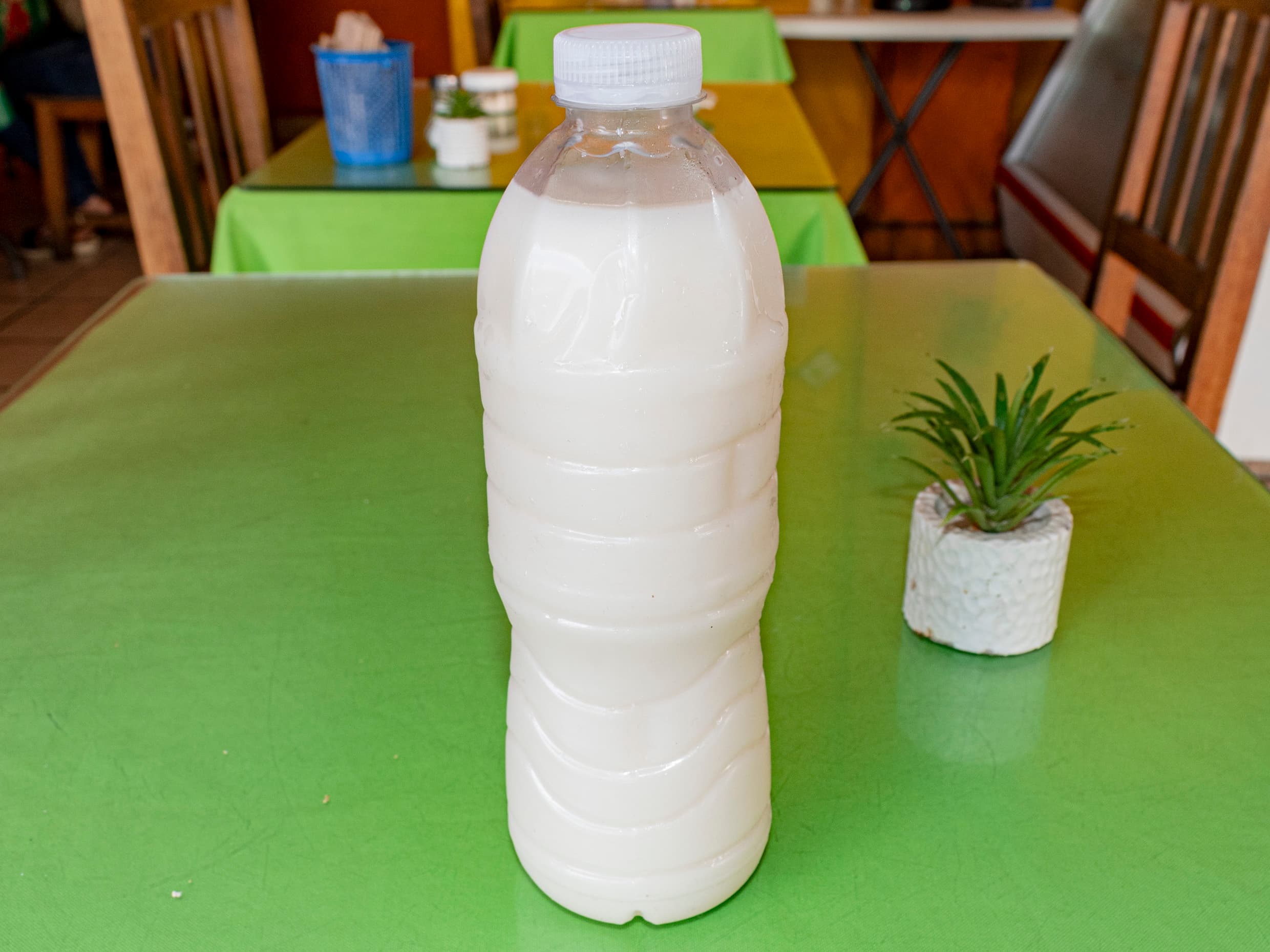 Agua de horchata de medio litro