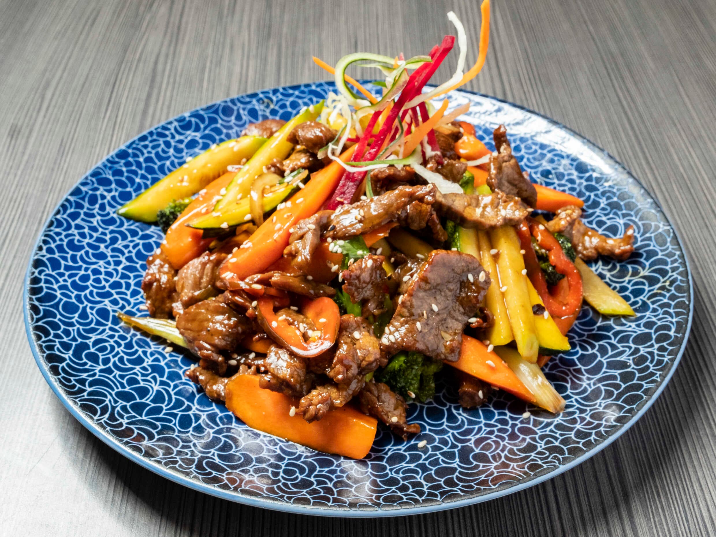 Lomo Salteado con Verduras