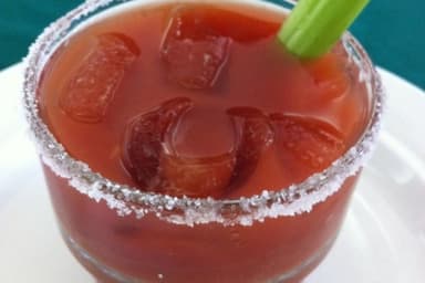 Clamato con Agua Mineral 300 ml