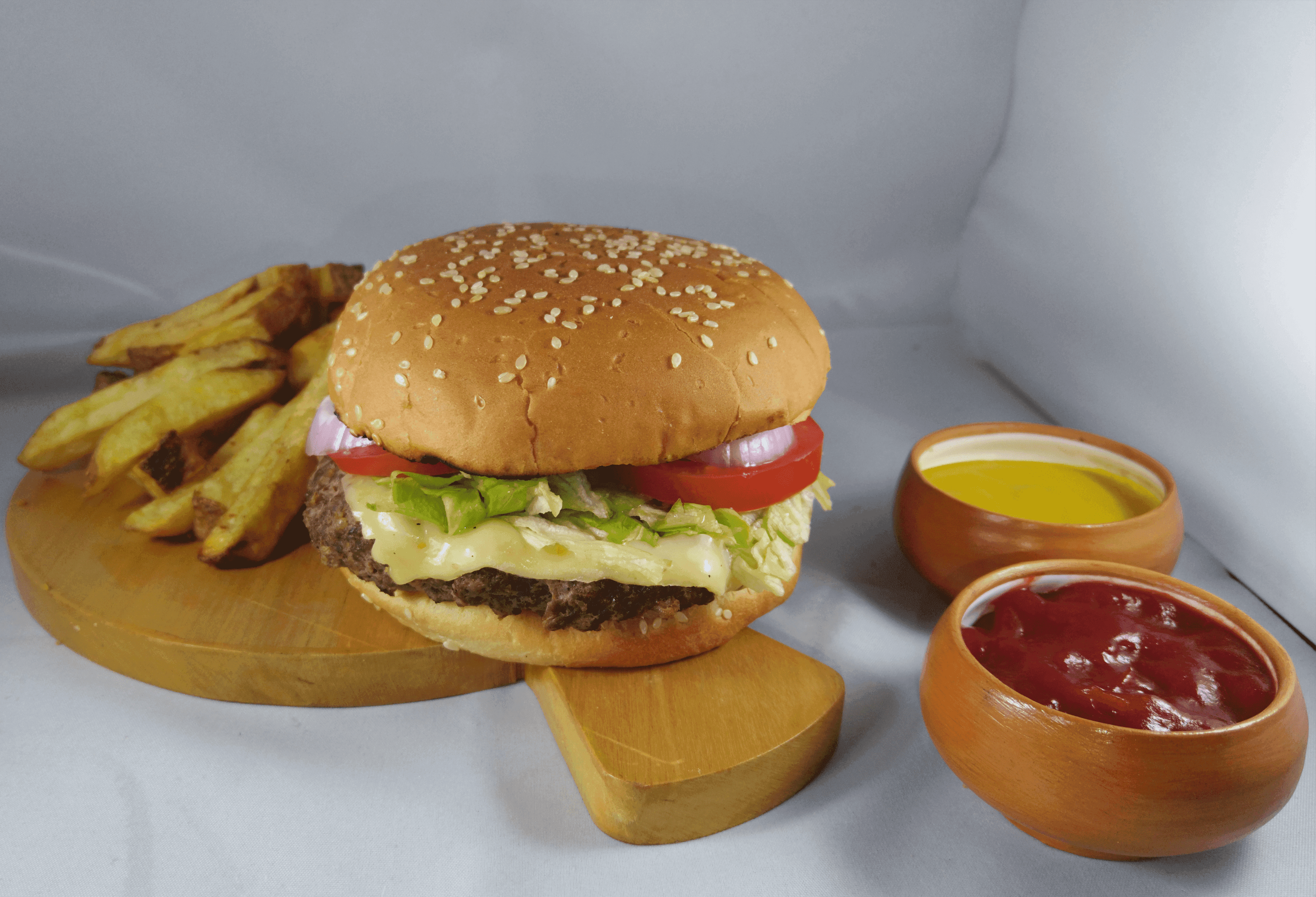 Burger Clásica Con Queso + Bebida