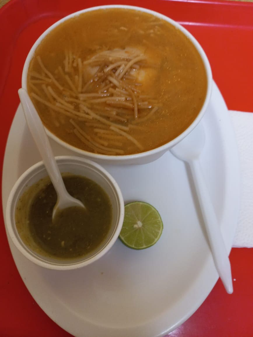 Sopa de Fideo con Pollo