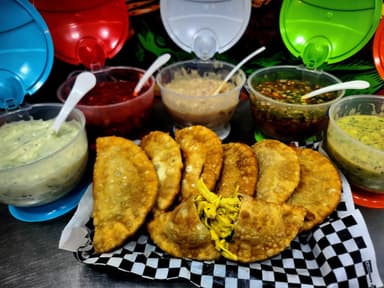 Empanada de Ojaldre solo Pollo.