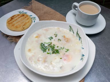 Caldo huevos