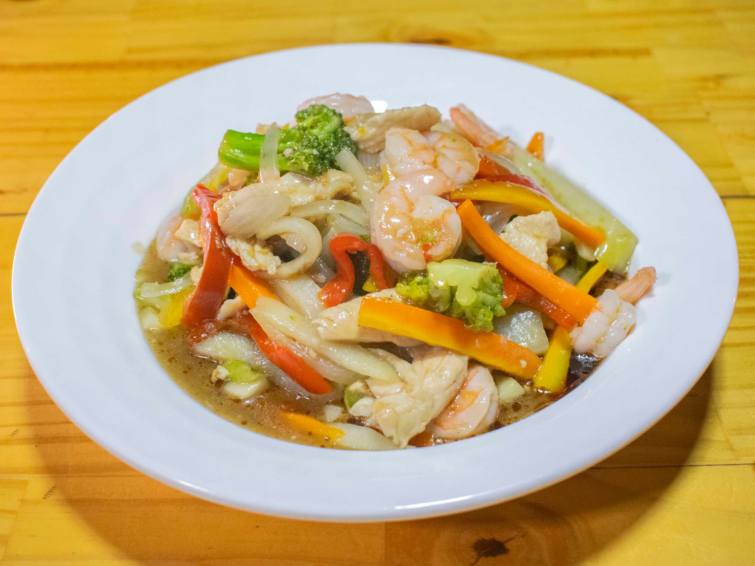 Chop Suey Pollo y Camarón Mediano