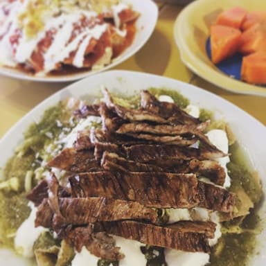 Arrachera con Chilaquiles