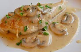 Pescado En Salsa De Hongos