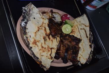 TLAYUDA CON COSTILLA