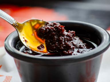 Salsa extra:  Macha (aceite)