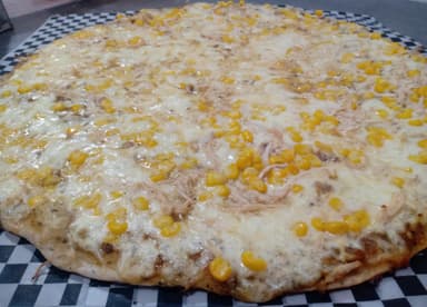 Pizza Pollo con Maíz Pequeña