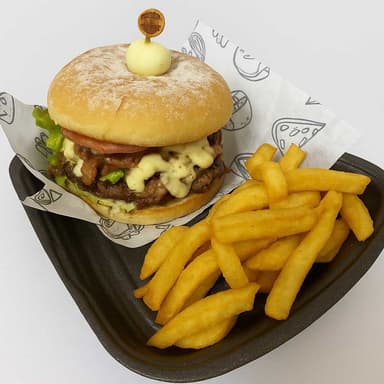 Hamburguesa Doble o Mixta + Papas + bebida