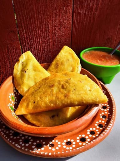 Garnacha + Empanada de queso