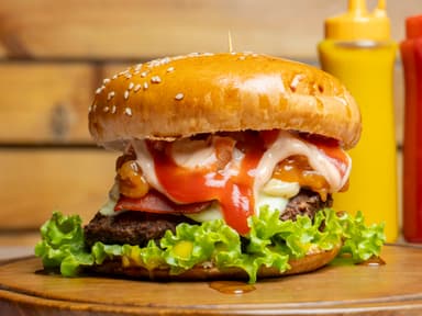 Hamburguesa Sencilla + Papas + Bebida