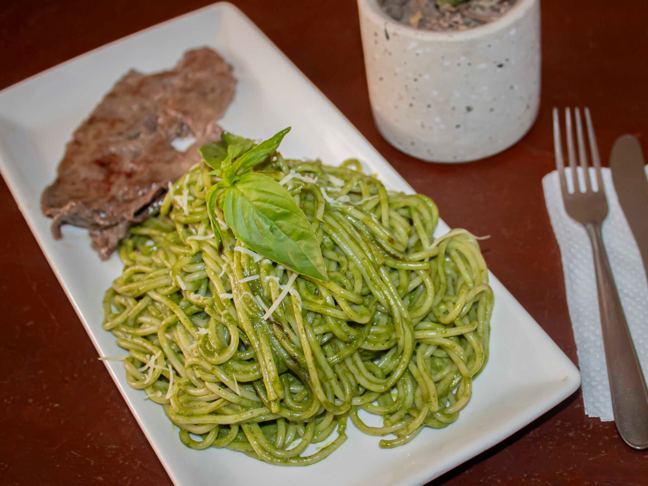 Tallarines Verdes con Bisteck