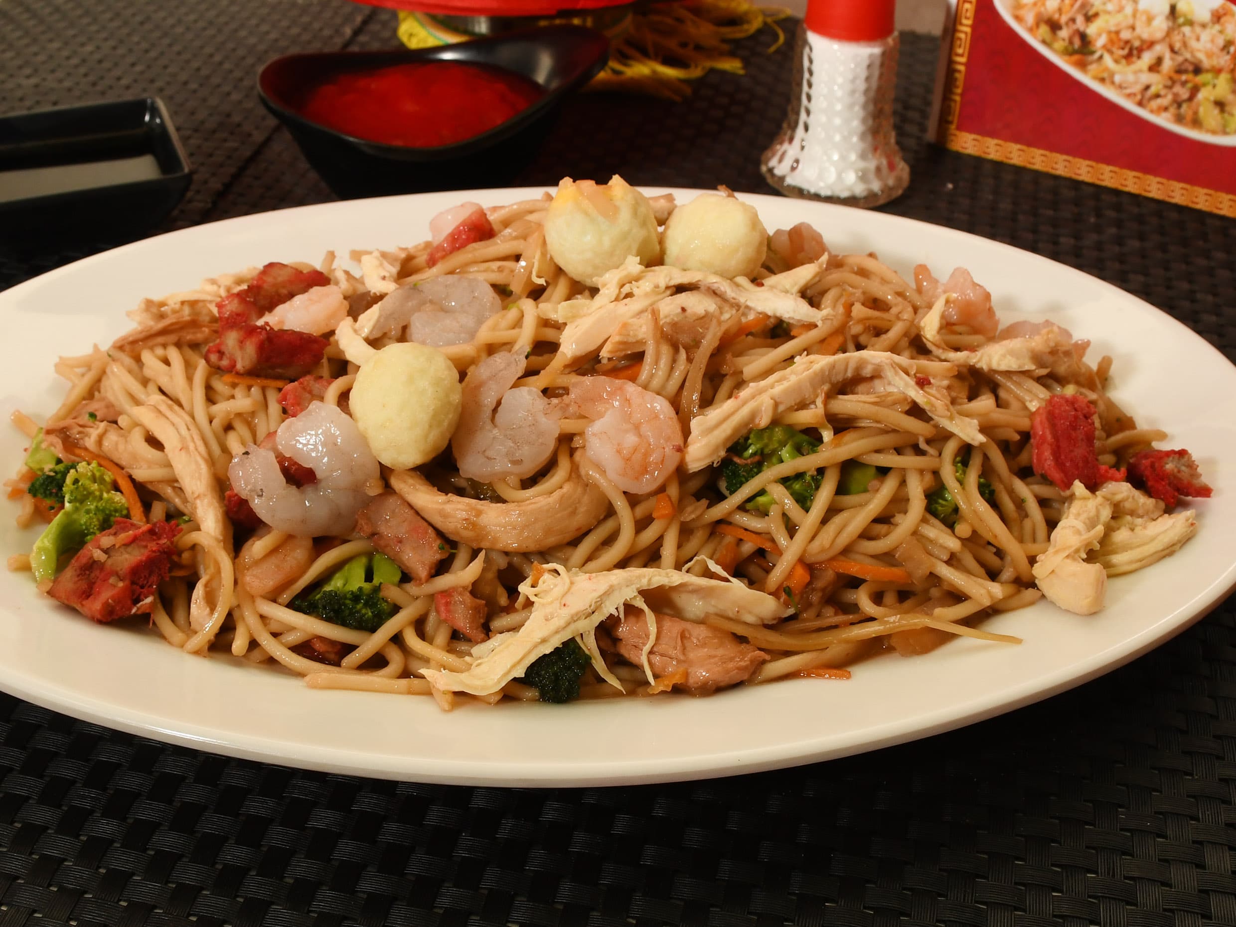 Pasta Chow Main Especial