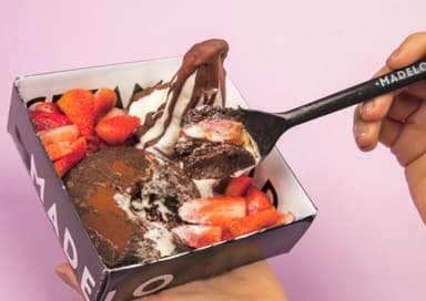 Brownie Caliente con Helado