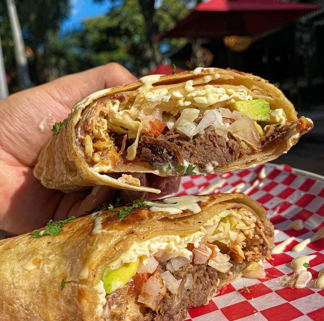 Combo Pareja Burrito + Enchilada + 2 Aguas Frescas