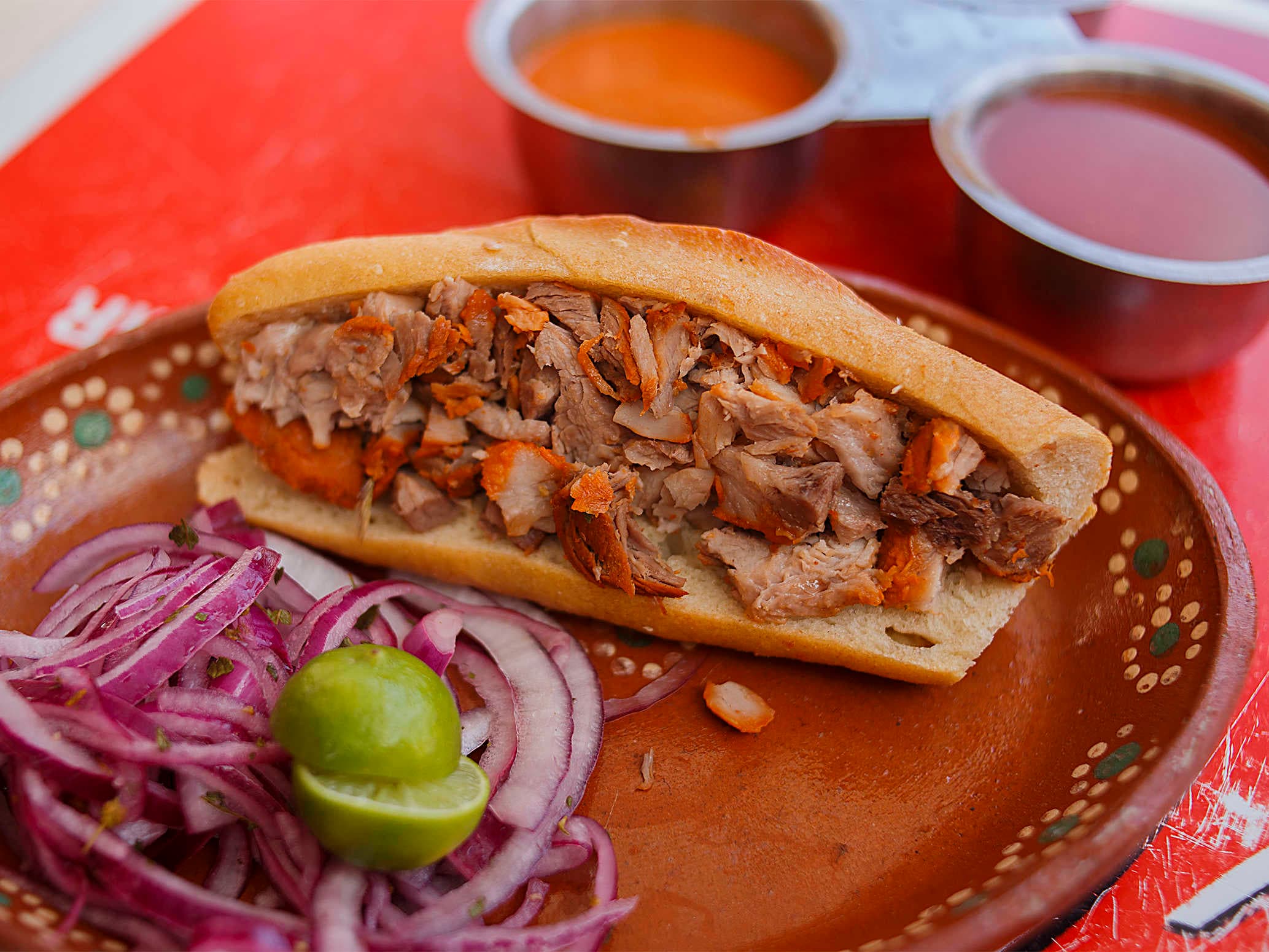 Torta Mini de Carnitas