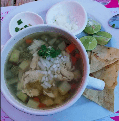 CALDO DE POLLO