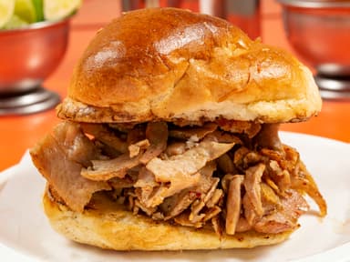 Cemita al pastor con queso