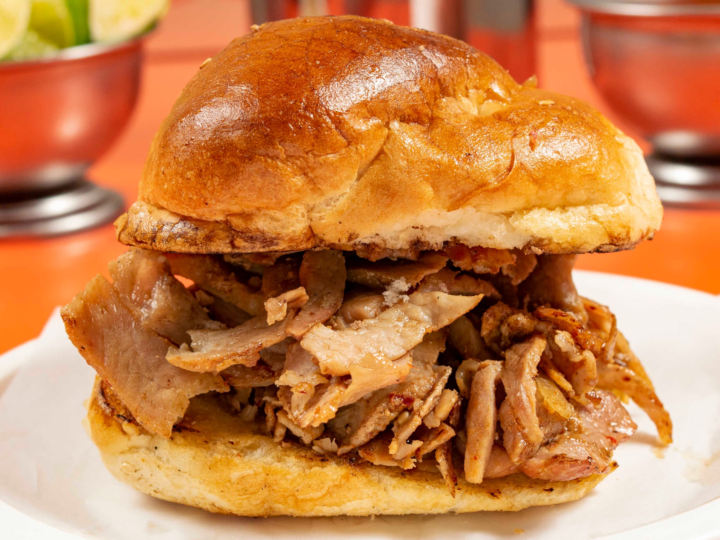 Cemita al pastor con queso