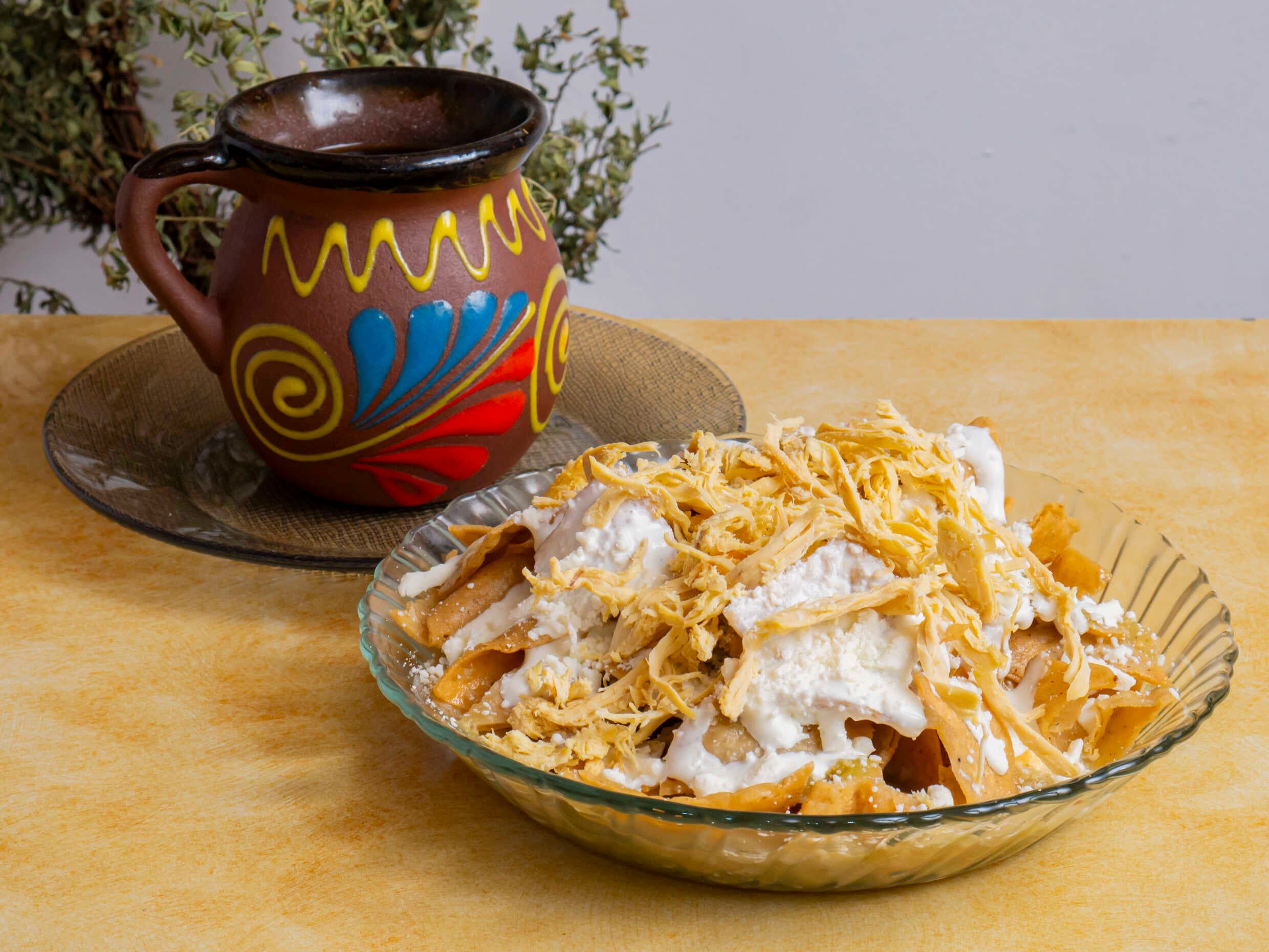 Chilaquiles con Café de Olla.