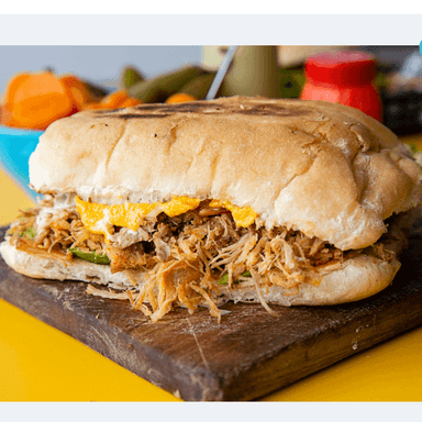 Torta de Pierna con Carnes Frías