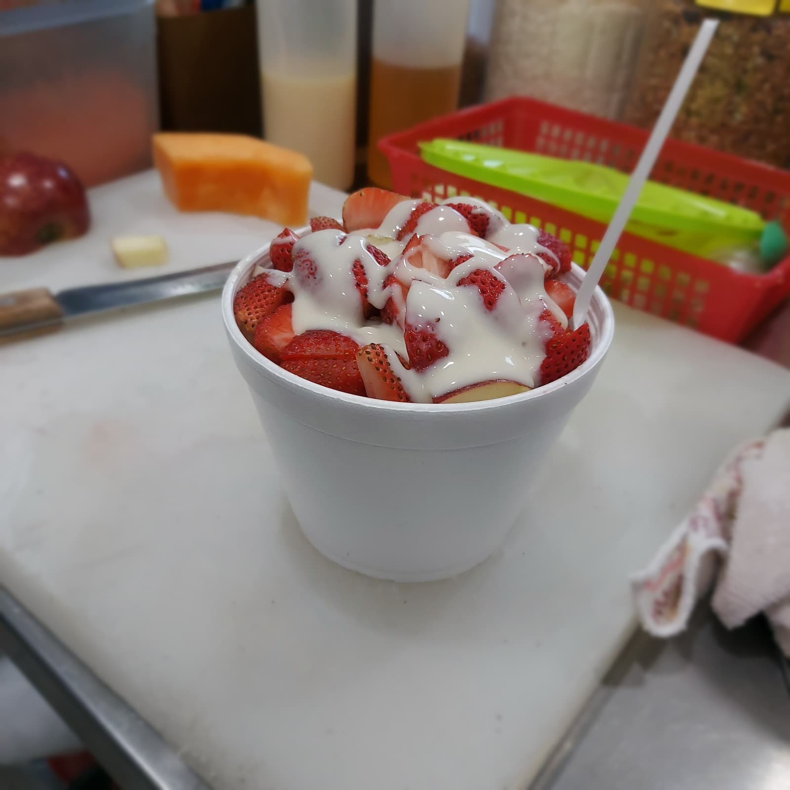 Fresas y Duraznos con Crema