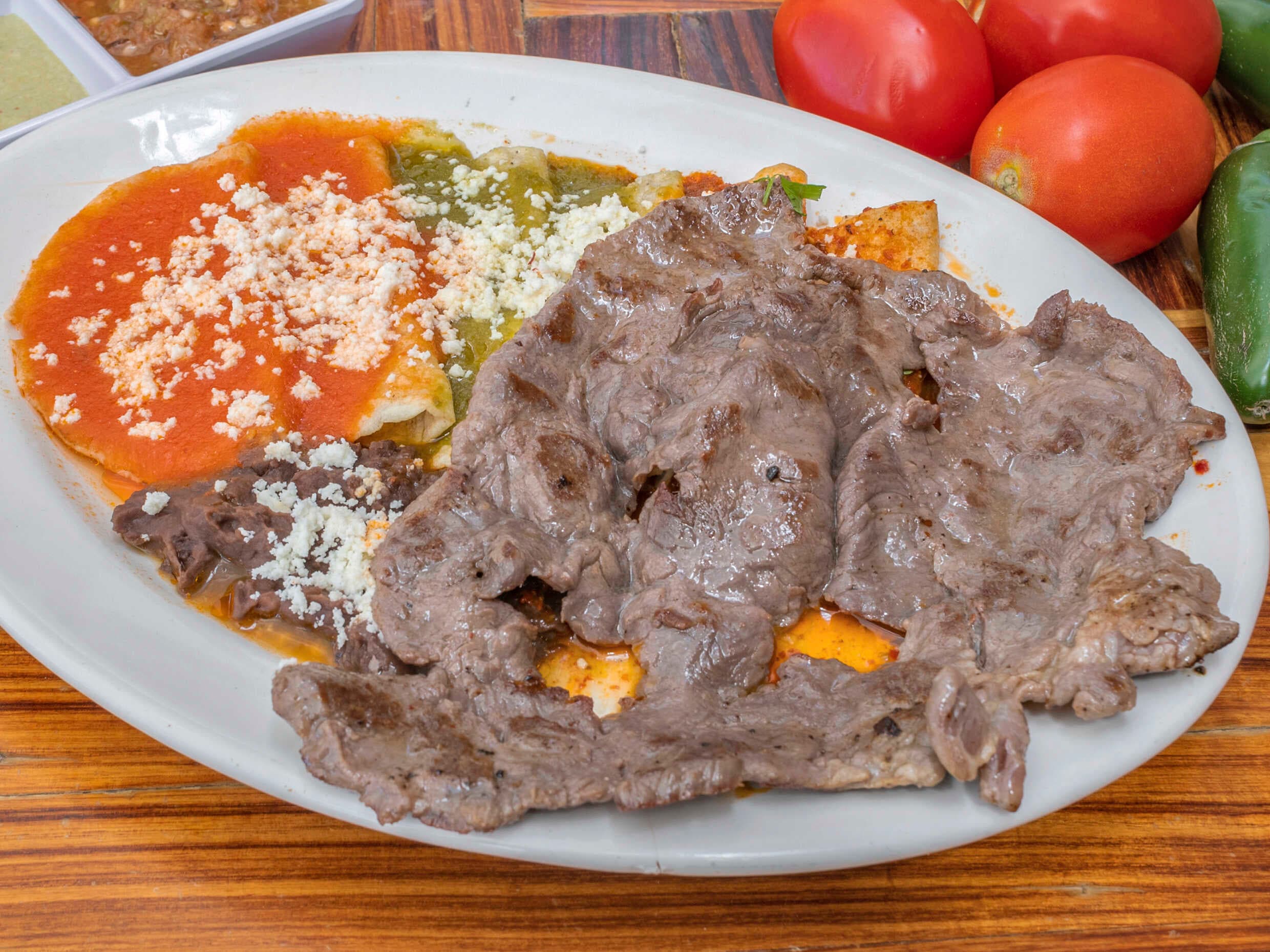 Enchiladas Huastecas con Cecina y Frijoles