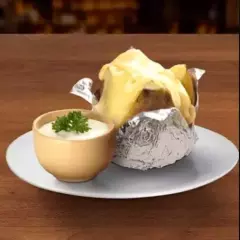 Papas Asadas con Queso y Sour Cream