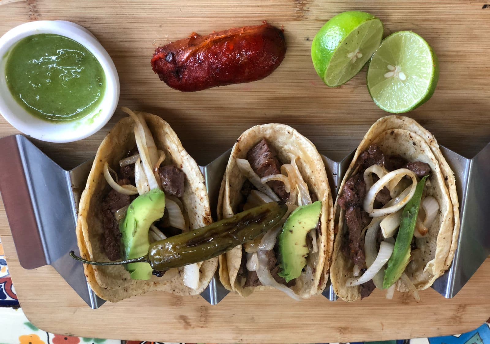 3 Tacos Arrachera con aguacate, cebolla y salchich