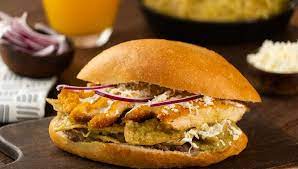 Torta de Chilaquiles con Milanesa de Cerdo