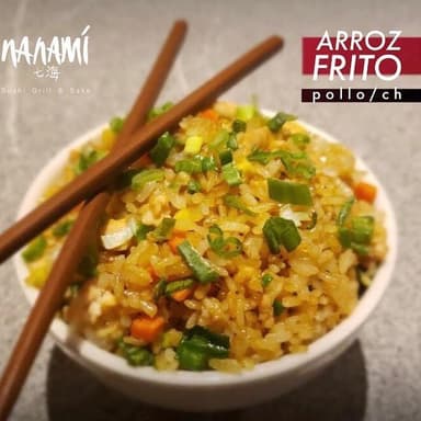 Arroz frito de verduras más makimono clásico