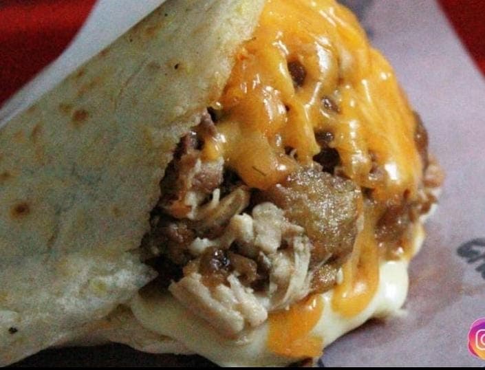 Combo Arepa Sensación + Papas + Agua Panela