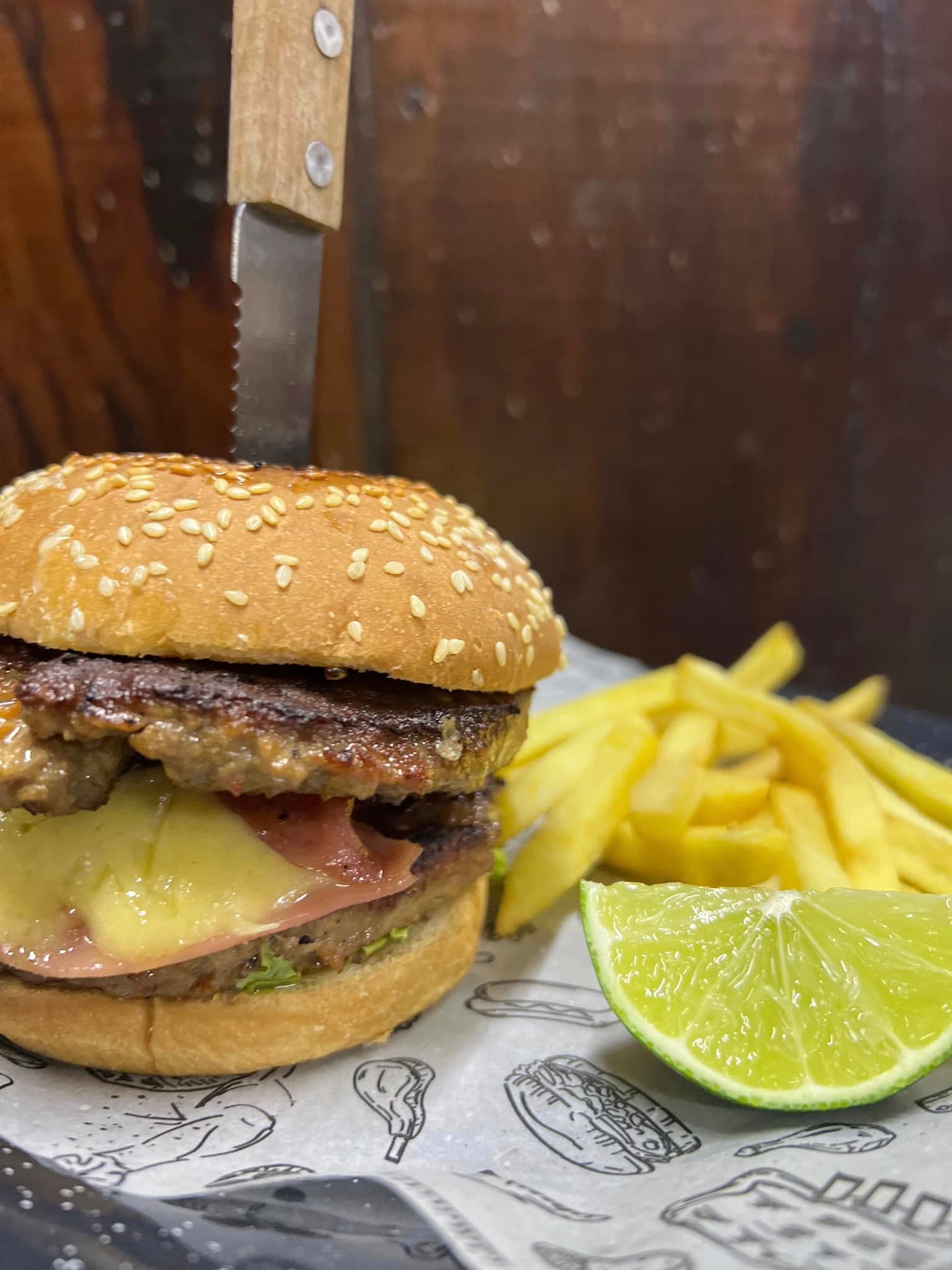 Hamburguesa Doble con Papas