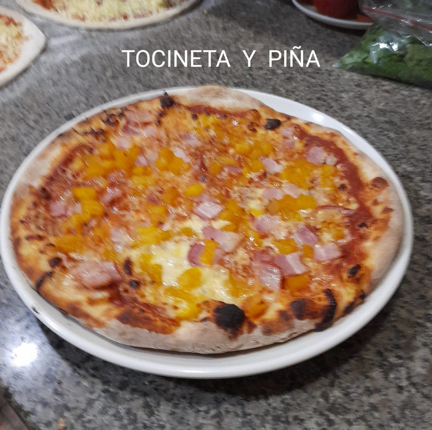 Pizza Tocineta y Piña