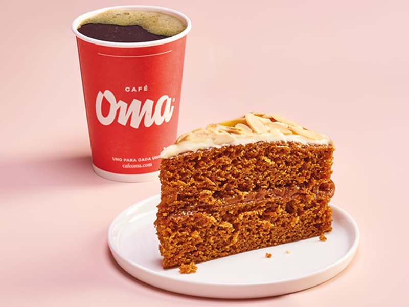 Combo antojos porción torta de zanahoria + bebida
