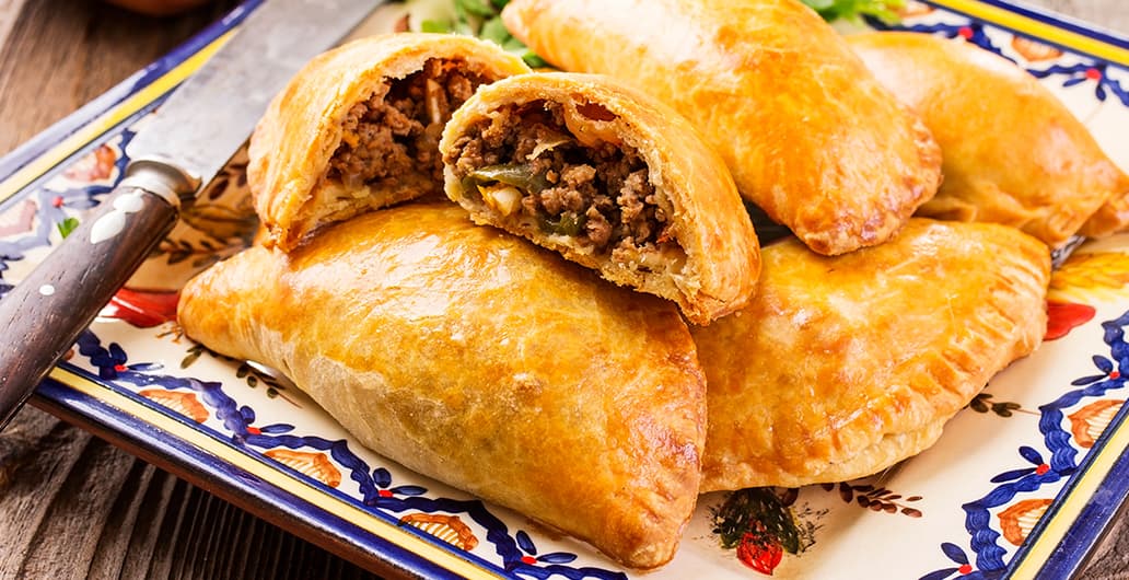 Empanada de Carne + Agua del día